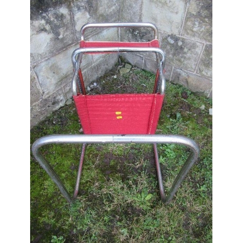 25 - A 1920's Thonet cantilevered tubular steel B34 1/2 child's chair and table set, designed by Marcel B... 