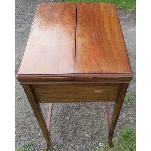 36 - An Edwardian mahogany writing desk, the top fitted with a pair of hinged flaps, opening to reveal a ... 