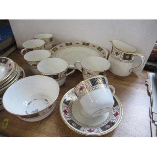 168 - A Royal Crown Derby six piece tea set, in the Derby Border pattern, to include sugar bowl and plate ... 