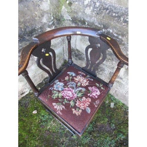 39 - An Antique oak corner chair, with pierced splats