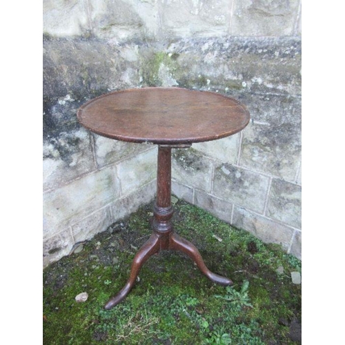 48 - A Georgian dish top oak tripod table, diameter 19ins x height 26ins