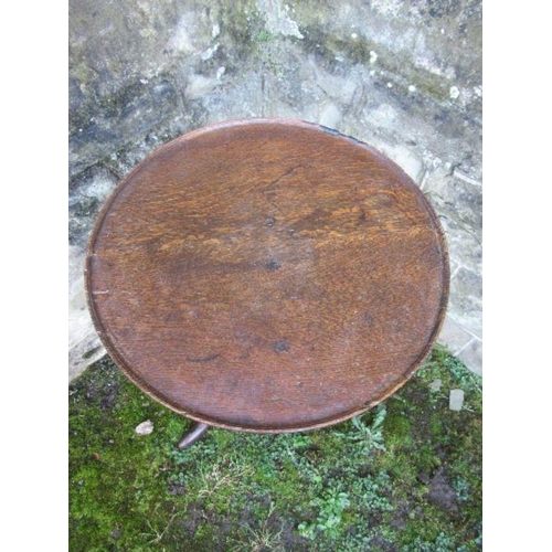 48 - A Georgian dish top oak tripod table, diameter 19ins x height 26ins