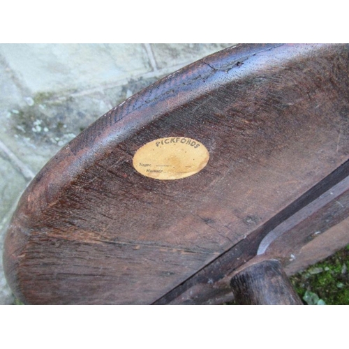 48 - A Georgian dish top oak tripod table, diameter 19ins x height 26ins