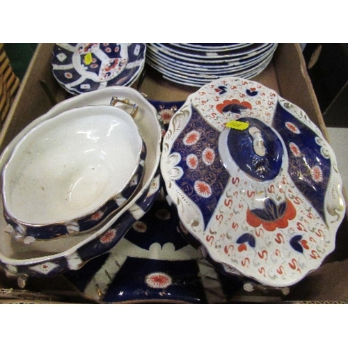 221 - A box of 19th century style dinnerware