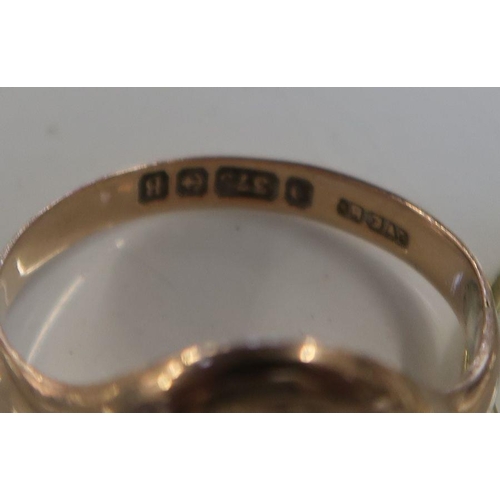 236 - A 9ct gold signet ring, weight 5g , together with an 18ct gold and platinum diamond set ring, one st... 