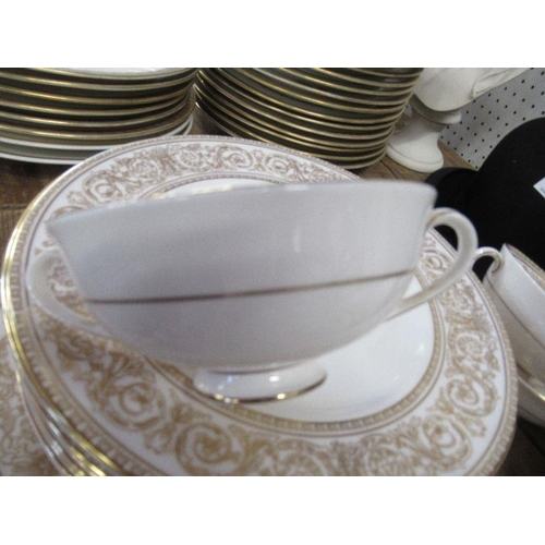 142 - A Royal Doulton Sovereign part dinner service, comprising 9 x 10.5ins dinner plates, 9 x 9ins plates... 