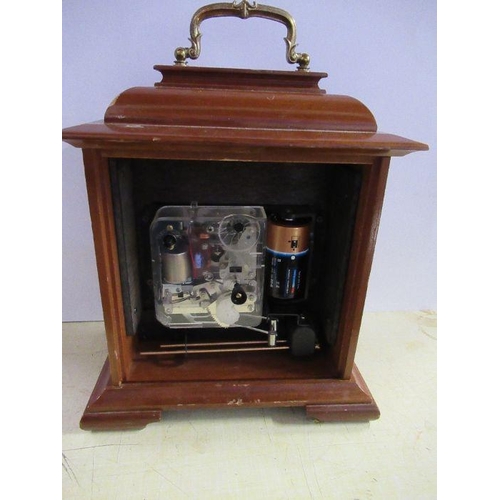 225 - A modern wooden cased mantel clock, the dial marked Rhythm