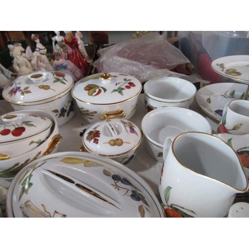 272 - A large collection of Royal Worcester Evesham pattern items, to include serving dishes, plates, bowl... 