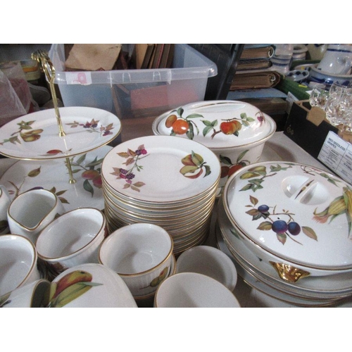 272 - A large collection of Royal Worcester Evesham pattern items, to include serving dishes, plates, bowl... 