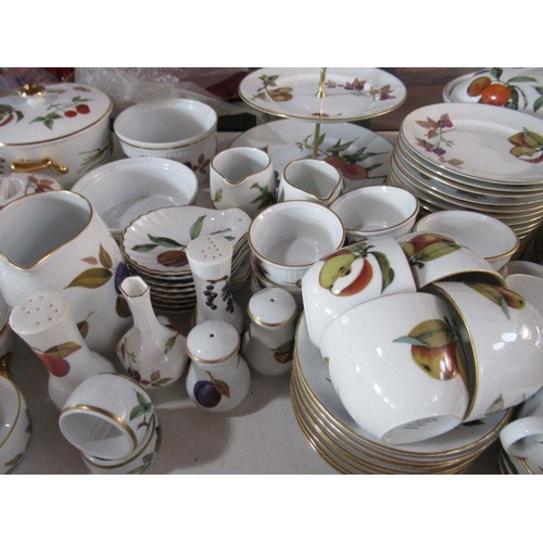 272 - A large collection of Royal Worcester Evesham pattern items, to include serving dishes, plates, bowl... 