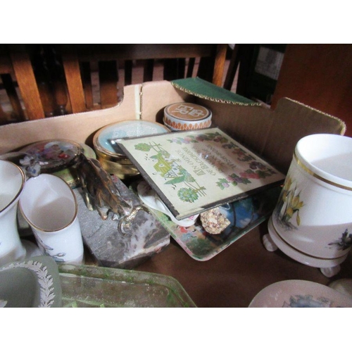 289 - A box of assorted ceramics, to include Wedgwood jasper, Royal Worcester etc