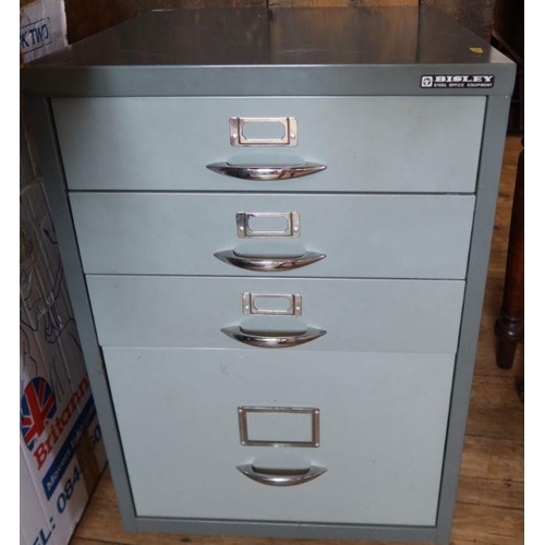 39 - A Bisley steel office equipment set metal drawers, 18.5ins x 18.5ins x height 28ins