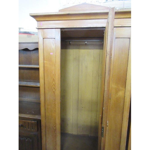 102 - A mirror door wardrobe. Width 40 ins. Height 81 ins.