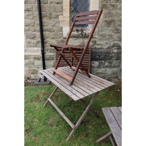 125 - A collection of garden furniture, to include folding table and six chairs, nine other folding chairs... 