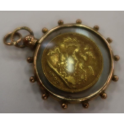 411 - A 1902 gold half sovereign, a gold and glass locket pendent