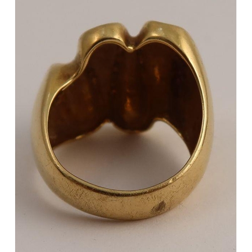 417 - An Italian gold ring, marked 750, weight 13.4g