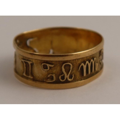 418 - A gold ring, decorated with signs of the zodiac, af, weight 1.9g