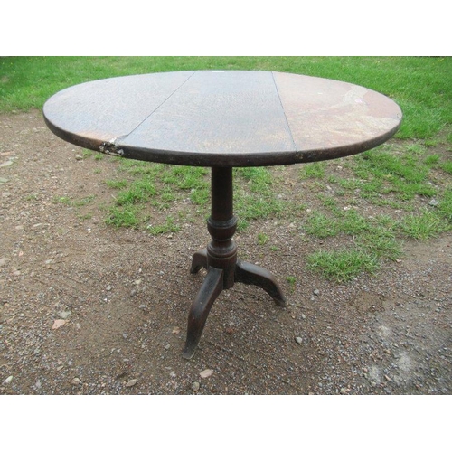 43 - An oak tripod table, diameter 18ins