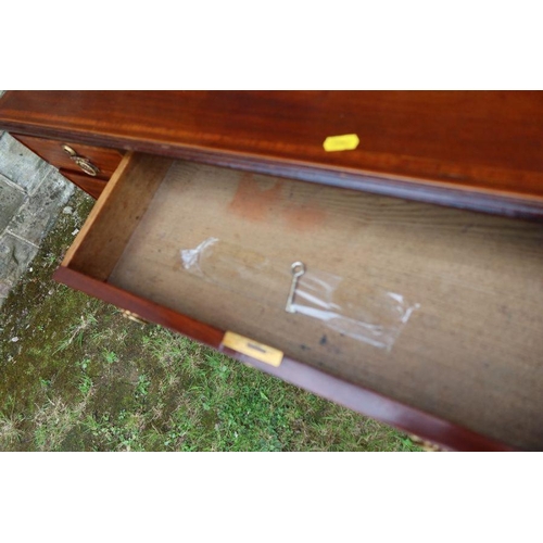 52 - An Edwardian desk, with cross banded decoration, fitted with a central frieze drawer flanked by two ... 