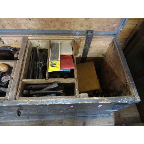 68 - A large tool chest and contents, including assorted planes, woodworking tools etc.