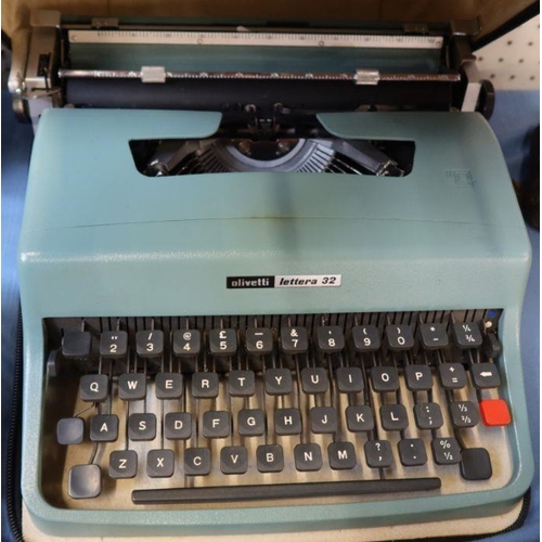 175 - An Olivetti Lettera 32 portable typewritter