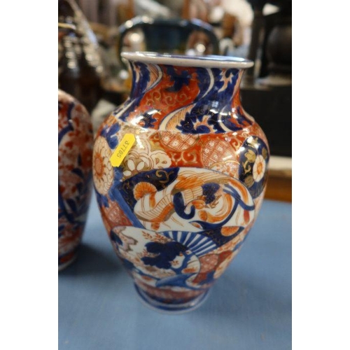 281 - Two Oriental vases, decorated in the Imari palette