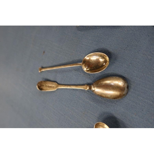 292 - A set of six hallmarked sliver ice cream spoons, together with other flatware, total weight 4oz