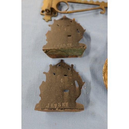 296 - A Coventry brass boat plaque, embossed with an elephant and a castle, together with a pair of ship o... 