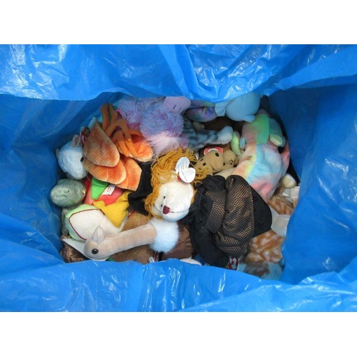 414 - A bag of ty beanie babies etc 