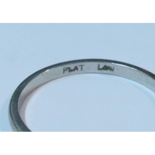 421 - A platinum wedding band