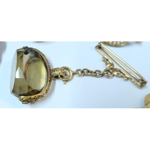 423 - A Victorian 9ct gold necklace, together with three brooches and a swivel fob