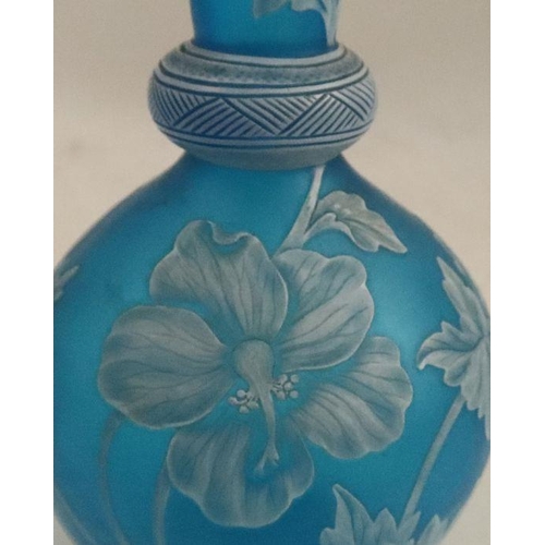 466 - A 19th century Thomas Webb style cameo glass vase, the blue ground decorated with white flowers and ... 