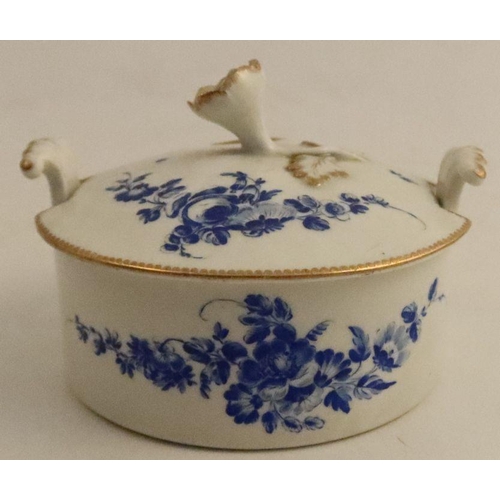 627 - A Worcester butter dish, decorated with dry blue flowers - marked, stained, very minor nibbles to fo... 