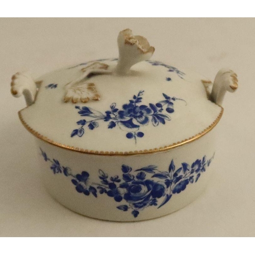 627 - A Worcester butter dish, decorated with dry blue flowers - marked, stained, very minor nibbles to fo... 