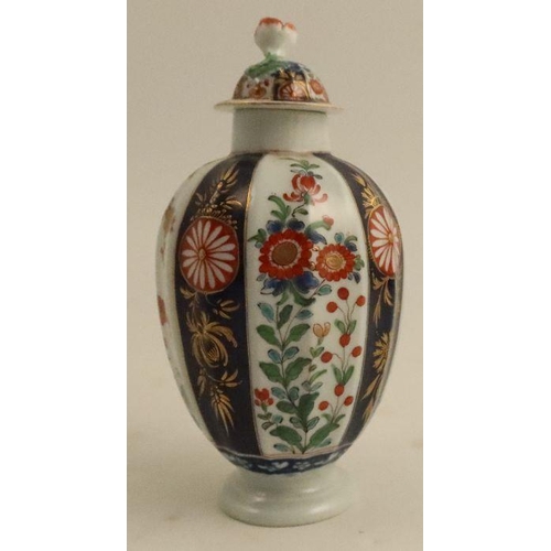 646 - A Worcester covered tea caddy, decorated with alternate panels of flowers to a white or blue ground ... 