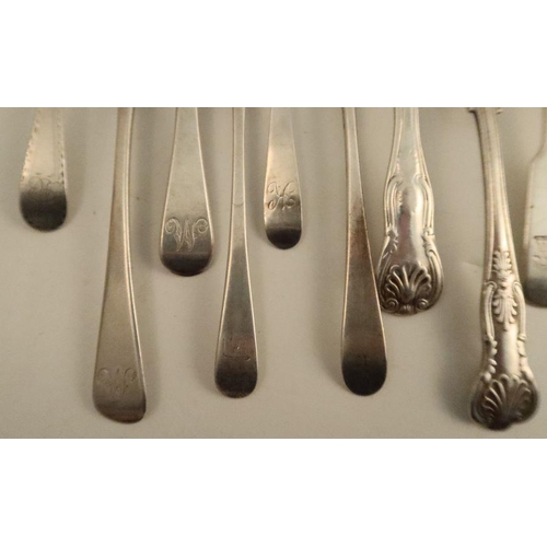 344 - A collection of hallmarked silver tea spoons, of various patterns, some engraved with crests, weight... 