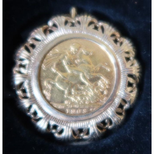 371 - A 1903 gold sovereign. in a 9ct gold pendant mount, weight 14.8g