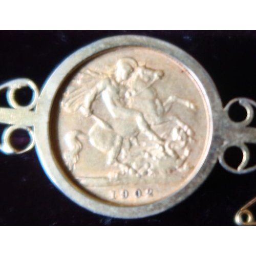 372 - A 1902 half sovereign, in a 9ct gold bar brooch mount, weight 7.5g