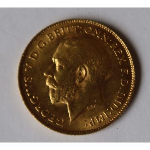 377 - A 1925 gold half sovereign