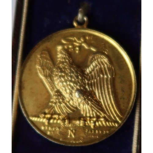 396 - A Denon Eternal Glory medal, with a bust of Napoleon to one side and an eagle the other, marked Bron... 