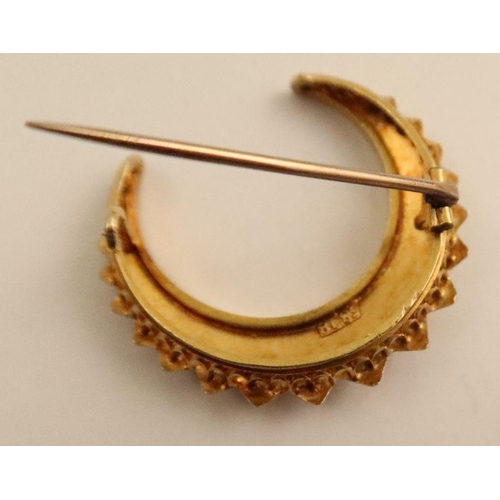 417 - A Yellow gold crescent brooch, set graduated pearls, stamped 18, weight 5.9g, together with a Victor... 