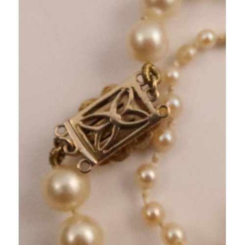 426 - A graduated cultured pearl necklace, with 9ct gold gem set clasp, together with other pearl and bead... 