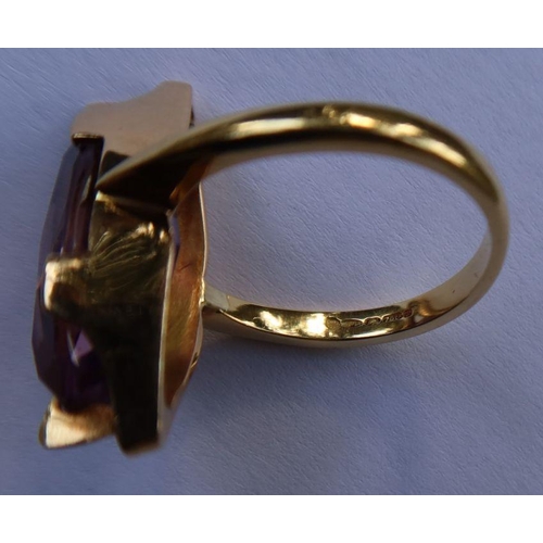 447 - A gold and amethyst ring, marked 750, total weight 7.4g