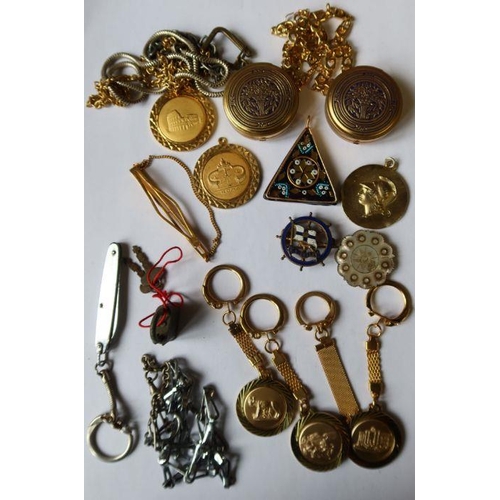 457 - A collection of costume jewellery, to include a Victorian style necklace, a fleur d lye's buckle, ke... 