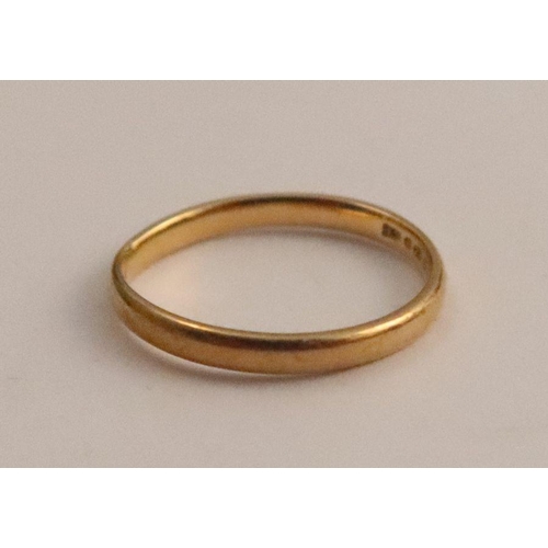 477 - A 22ct gold wedding band