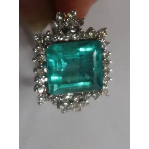 487 - An 18ct white gold emerald and diamond dress ring, the claw-set square-cut emerald approx 13.56 mm x... 