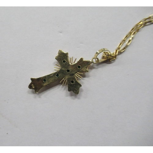 466 - An 18K gold cross pendant, set with emeralds, on an 18K gold fine link chain, weight 4.6g