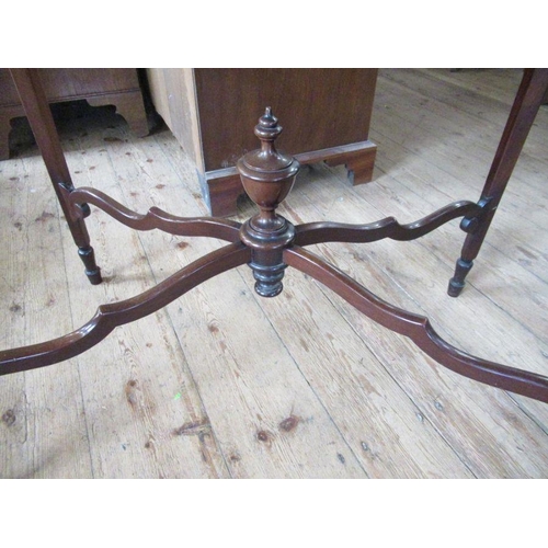 48 - An Edwardian mahogany and inlaid bijouterie table, with beveled plates to glass, with shaped lid, st... 