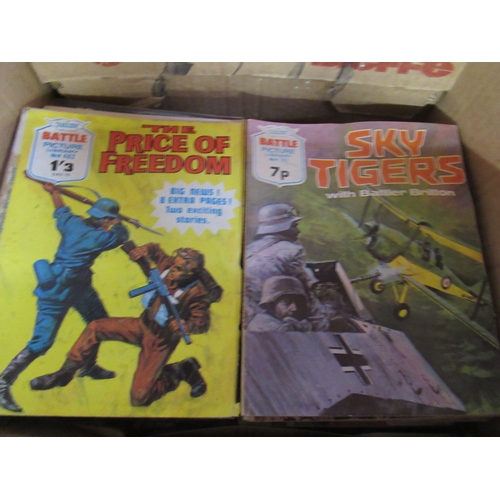 346 - A box of fleetway Battle Library magazines