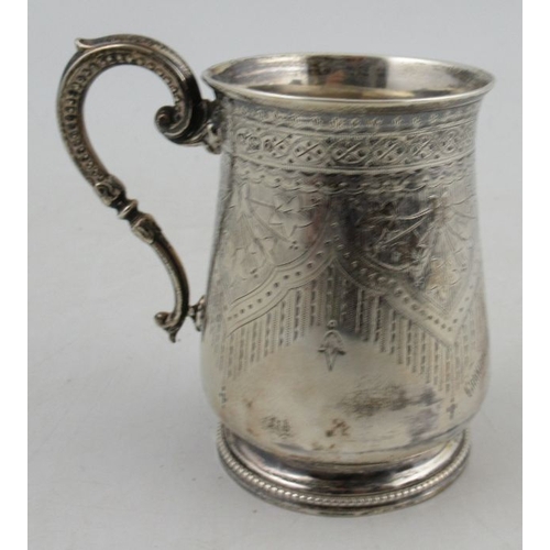 279 - A Victorian silver christening mug, with engraved decoration, Birmingham 1874, weight 3oz, in a fitt... 